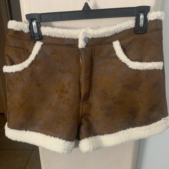 Forever 21 Pants - NWOT Forever 21 faux shearling trim shorts w/back pockets, brown/cream Size M